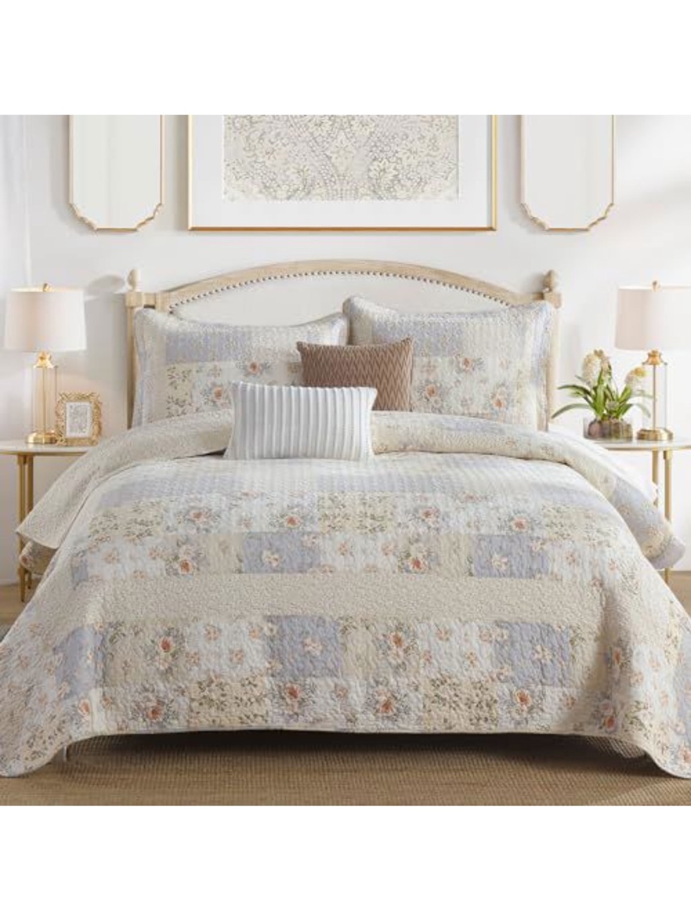 Vintage-Inspired Floral Patchwork Quilt Set in Cream and Light Blue Queen